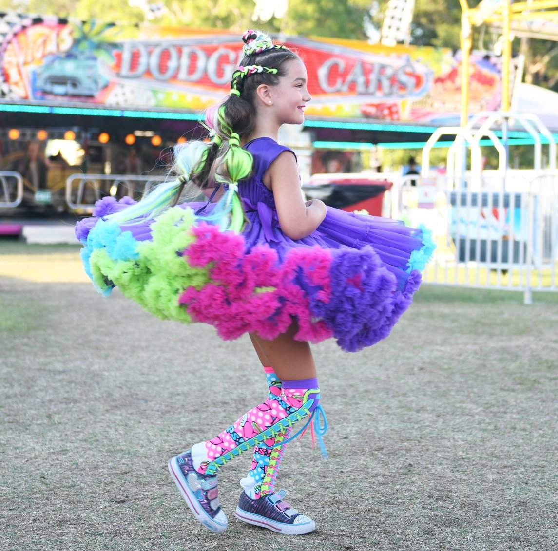 WONDERLAND DRESS PURPLE L Ages 9 - 10 / Purple with rainbow frills